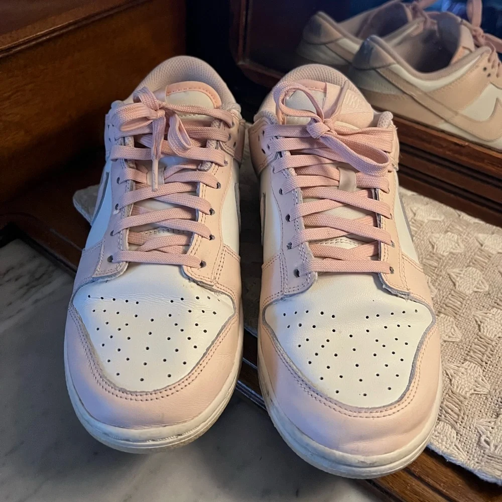 NIKE Classic Dunk Low Retro Style Athleisure Sneakers Light Pink White Women's 9
